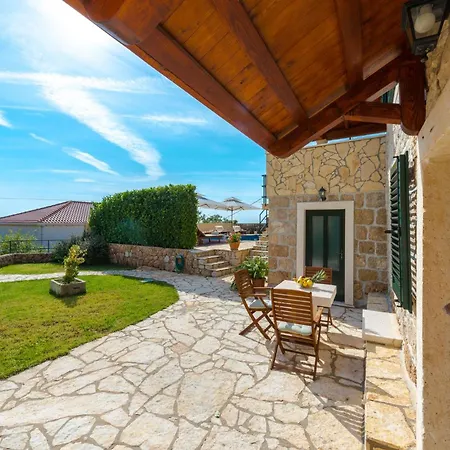 Platanus With Private Pool Sea View 빌라