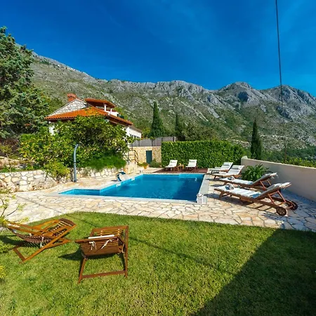 Platanus With Private Pool Sea View 빌라