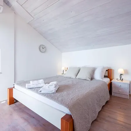 Platanus With Private Pool Sea View 빌라 *