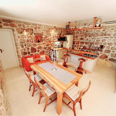 Platanus With Private Pool Sea View 빌라