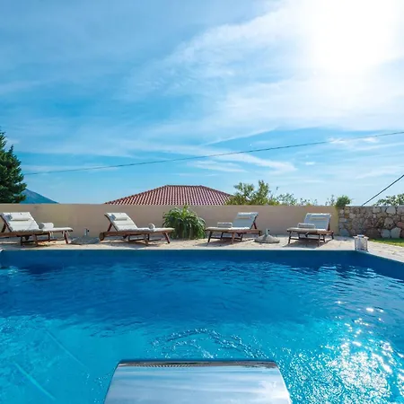 빌라 Platanus With Private Pool Sea View 믈리니