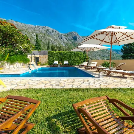 빌라 Platanus With Private Pool Sea View 믈리니