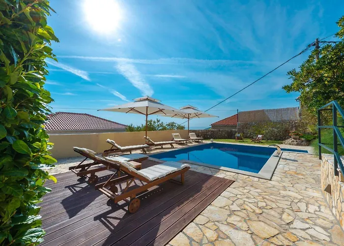 Platanus With Private Pool Sea View