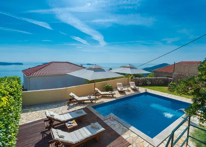 Platanus With Private Pool Sea View