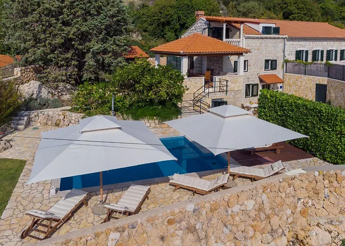 Platanus With Private Pool Sea View *