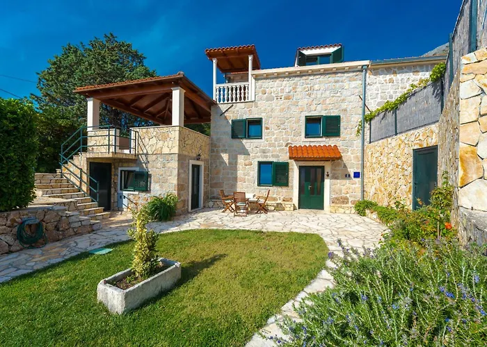 Platanus With Private Pool Sea View
