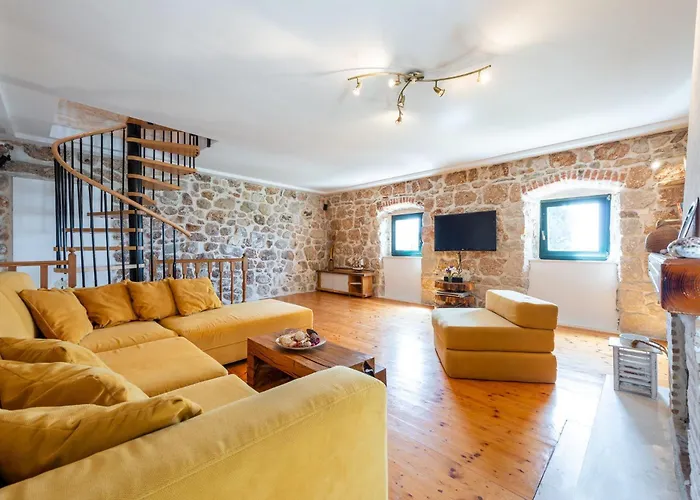 Platanus With Private Pool Sea View *
