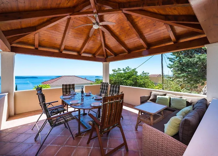 Platanus With Private Pool Sea View Villa *
