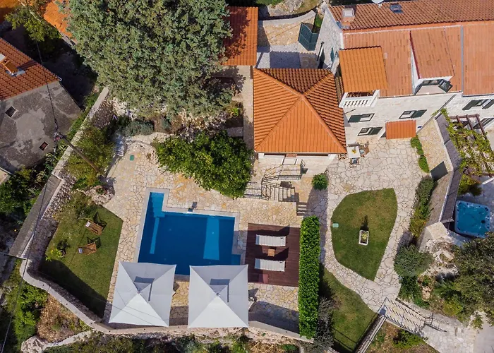 Platanus With Private Pool Sea View