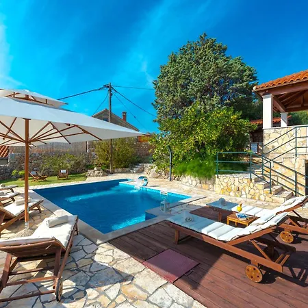 Platanus With Private Pool Sea View 别墅 米利尼