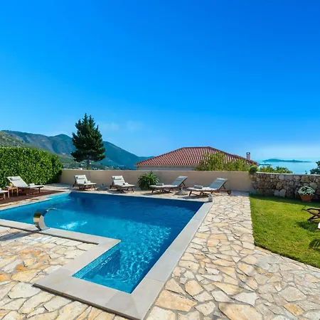 Platanus With Private Pool Sea View * 米利尼