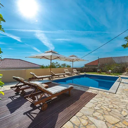 Platanus With Private Pool Sea View