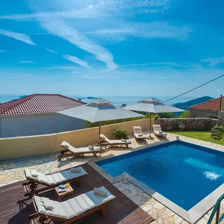 Platanus With Private Pool Sea View