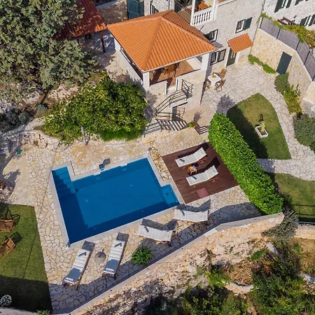 Platanus With Private Pool Sea View * 米利尼