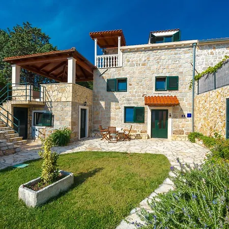 Platanus With Private Pool Sea View