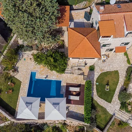 Platanus With Private Pool Sea View