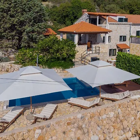 Platanus With Private Pool Sea View *